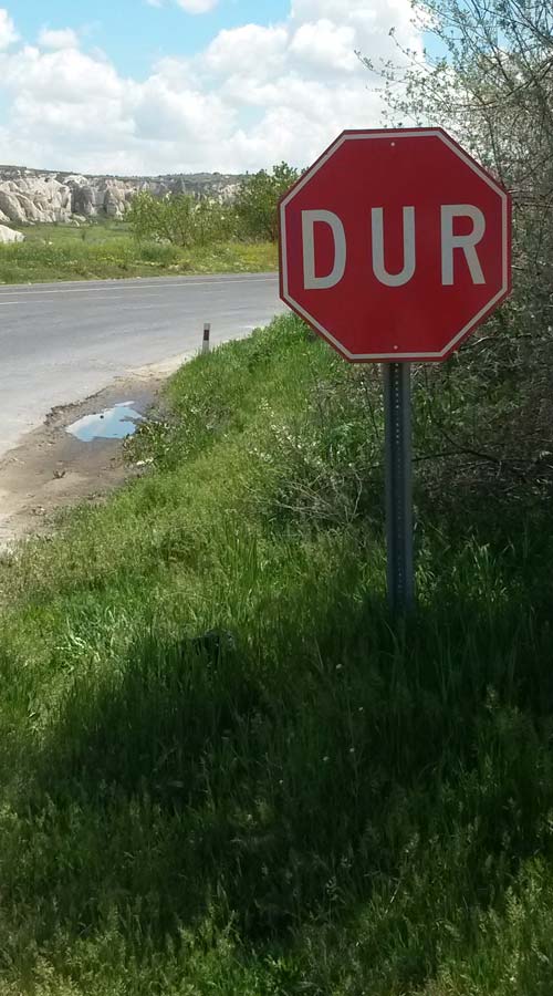 Panneau de signalisation turc "Dur"